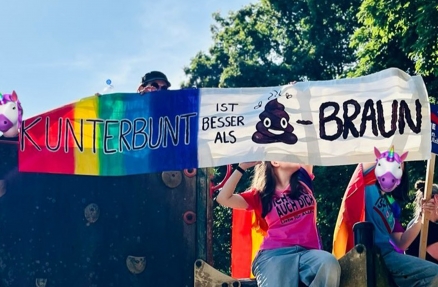 Kunterbunt ist beser als braune Scheisse
