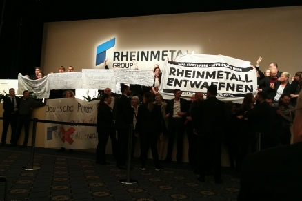 Am 28. Mai 2019 wurde das Podium der Rheinmetall-Aktionärsversammlung besetzt Rheinmetall Entwaffnen: Hauptversammlung 2019 gestört