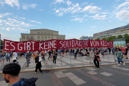 Banner: "Es gibt keine Solidarität von Rechts", Leipzig, 5.9.22